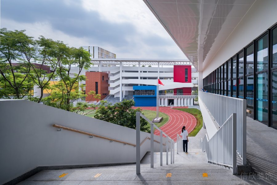 階梯式學校過道裝修