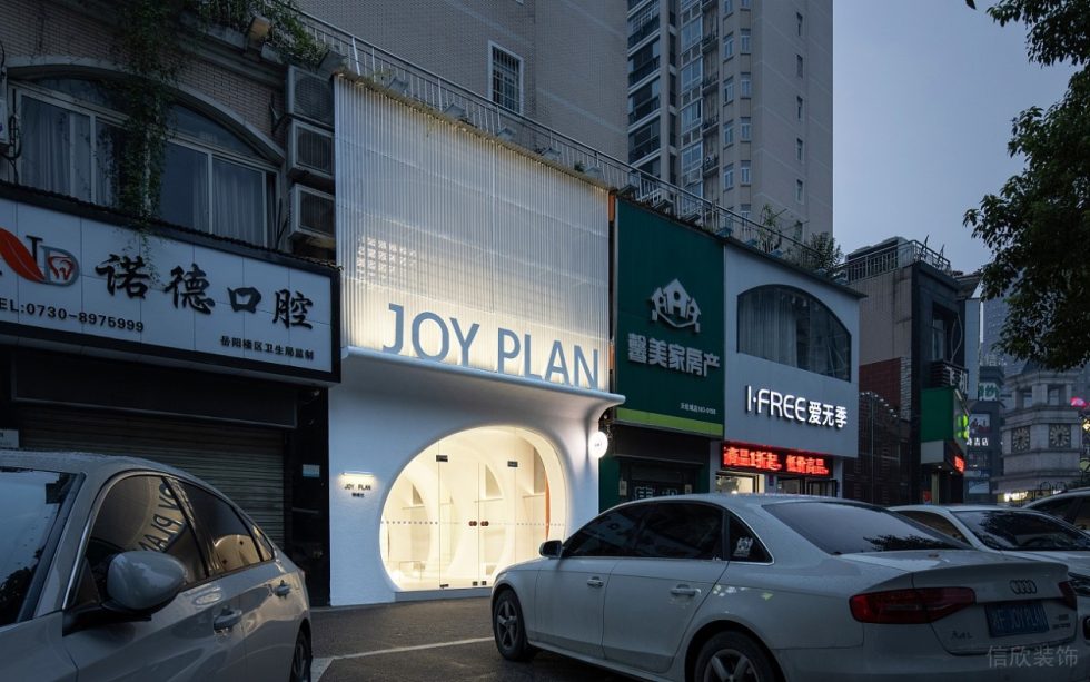 深圳市龍崗區(qū)橫崗joy Plan 女裝店裝修設(shè)計(jì)門廳2