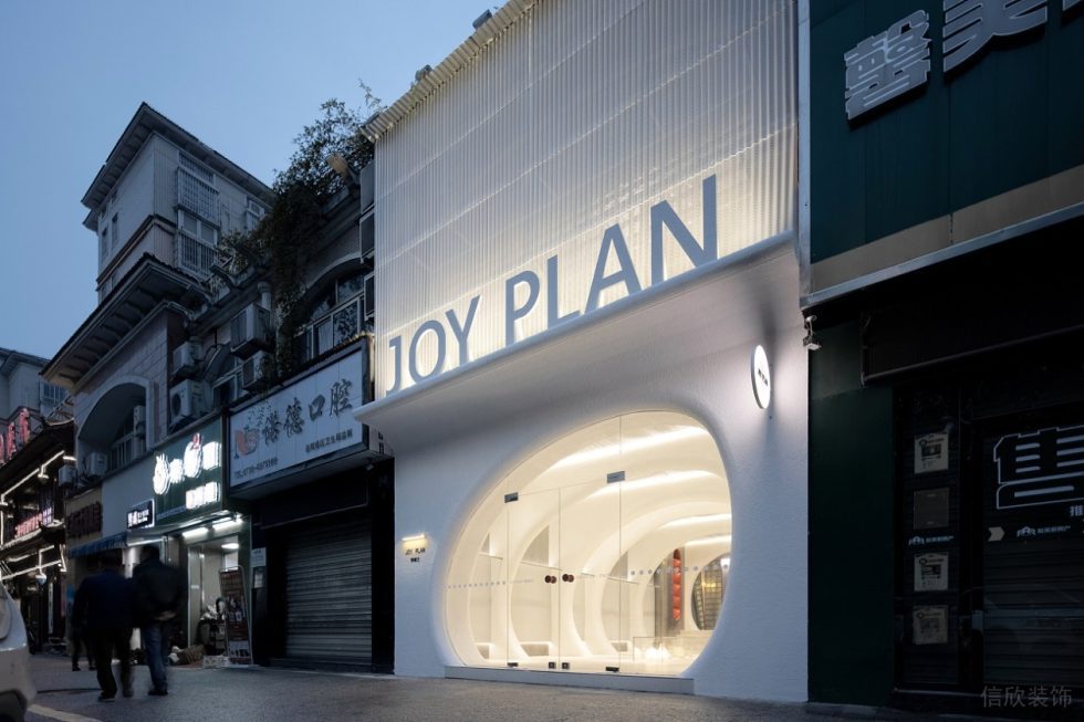 深圳市龍崗區(qū)橫崗joy Plan 女裝店裝修設(shè)計門廳